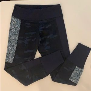 Lululemon navy camouflage leggings - size 6